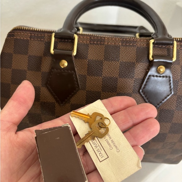 Authentic Louis Vuitton Speedy 25 - Picture 5 of 9